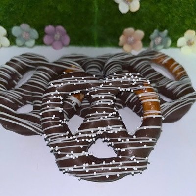 Chocolate Covered Drizzle Pretzels 