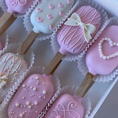 Cake Pop Cakesicles  