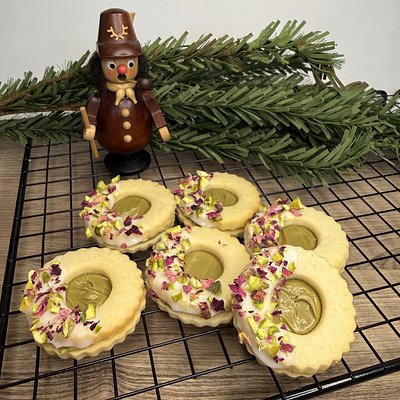 Pistachio Creme Spitzbuben 