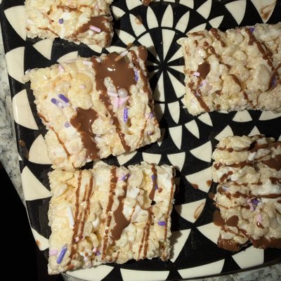 Chocolate Drizzled Rice Krispy Treats 