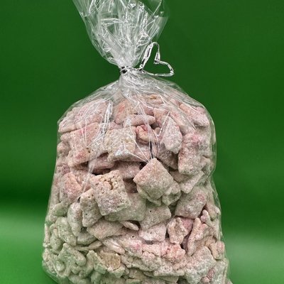 Strawberry White Chocolate Muddy Buddies 9oz