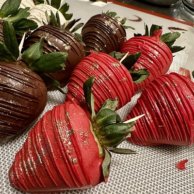 Handipped Berries | Choc, Vanilla, ETC Colors. 