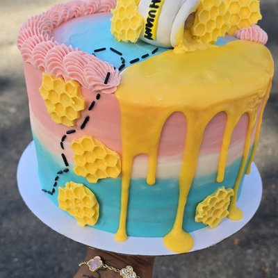 Custom 8in Cakes