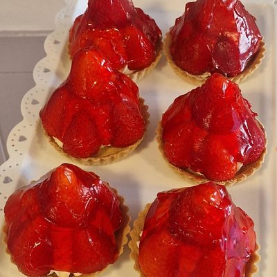 Box Of 4 Strawberry Tarts 