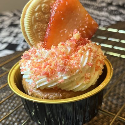 Strawberry Crunch Cupcakes Dozen