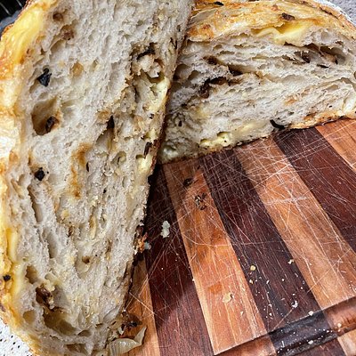 Peppered Caramelized Onion And Gouda