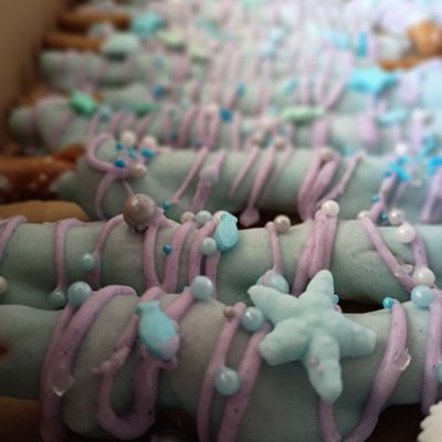 Dipped Pretzels With Caramel