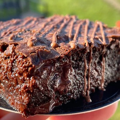 (9) Fudgey Brownie Slice 