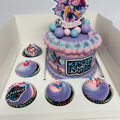 Bento Box with 5 Cupcakes