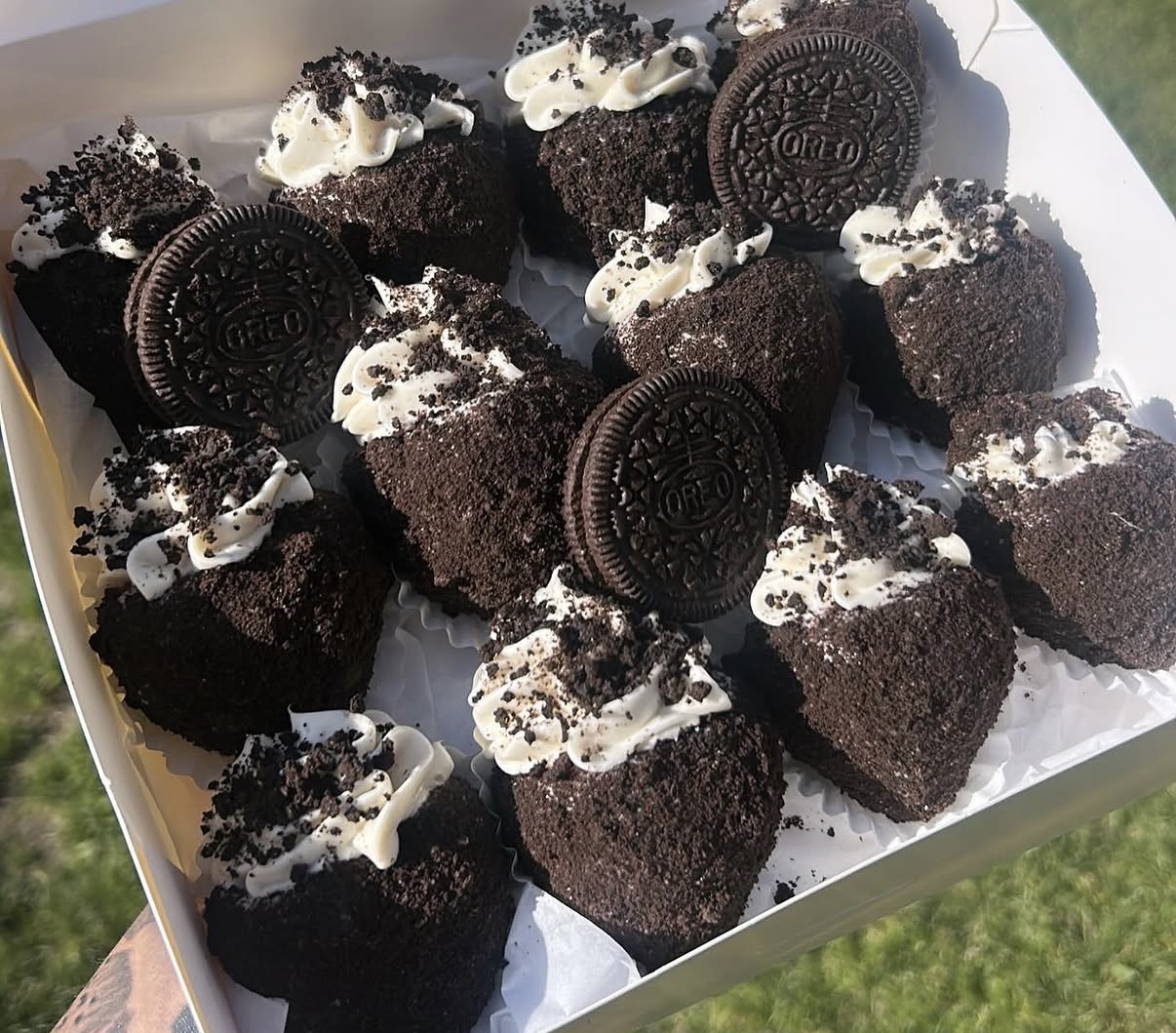Cheesecake Stuffed Oreo Berries (24 Count) 