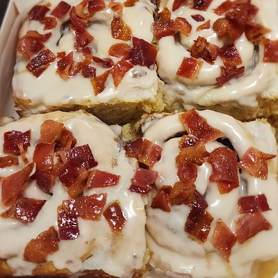 Jumbo Maple Bacon Cinnamon Rolls - 4