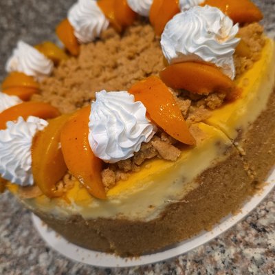 Peach Crumble Cheesecake