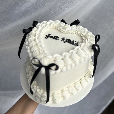 8” Custom Heart Cake (Serves 18)