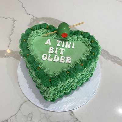 Heart shaped cake 8” 15-20servings