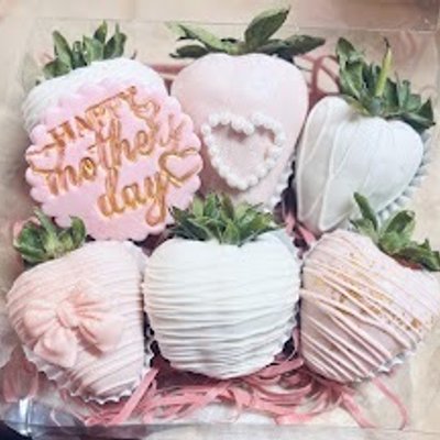 Hand Dipped Chocolate Strawberries Half Dozen