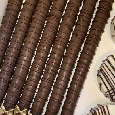 Chocolate Covered Pretzel Rods
