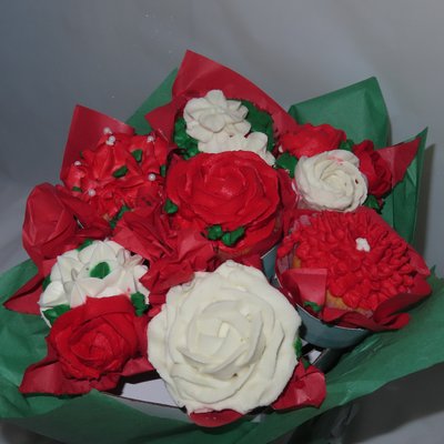 Love in Bloom Cupcakes
