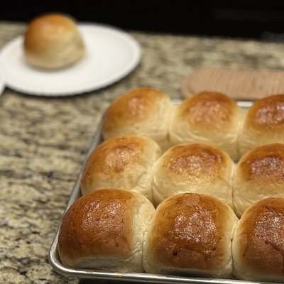 Sweet Yeast Rolls (6)
