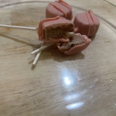 Strawberry Cake Pops (Dozen)