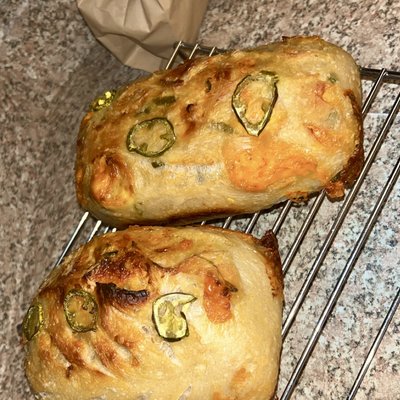 Family Size Garlic Jalapeno & Cheddar Loaf
