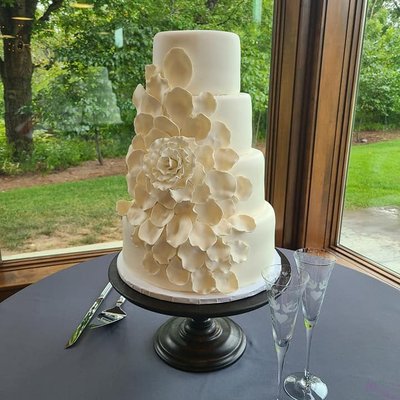 4 Tier Cake Serves 120. 6in+8in+10in+12in.