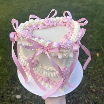 Personal Heart Shape Cake (7 Inch)