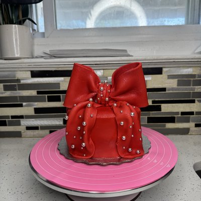 Big Fondant Drape Bow Cake