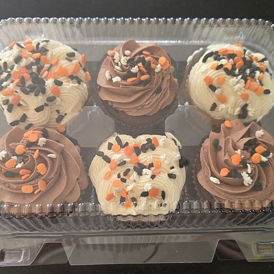 6 Pack Cupcakes - 3 Chocolate 3 Vanilla