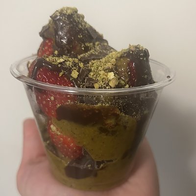 Small Strawberry Dubai Cup 
