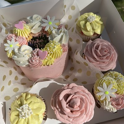 Bento Box Mothers Day Cake And Cupcakes 