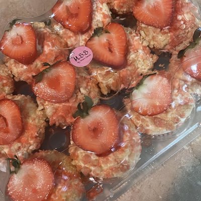 Dozen Strawberry Crunch Cupcakes 