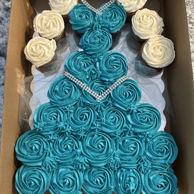 Elsa Dress Pull-a-Part Cake