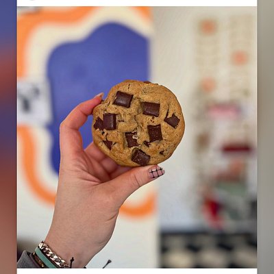 CHOCOLATE CHIP COOKIE