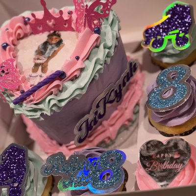 2 Six In Layers Heart Or Circle Cake With 5 Cupcakes 