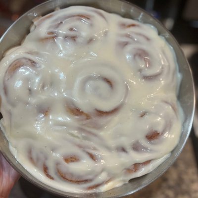 Cinnasix Cinnamon Rolls  (6)