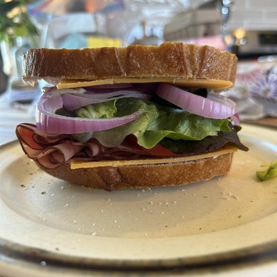 FARMHOUSE SANDWICH BREAD