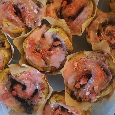*Dairy-Free Strawberry Rhubarb Cinnamon Buns (Box Of 4)