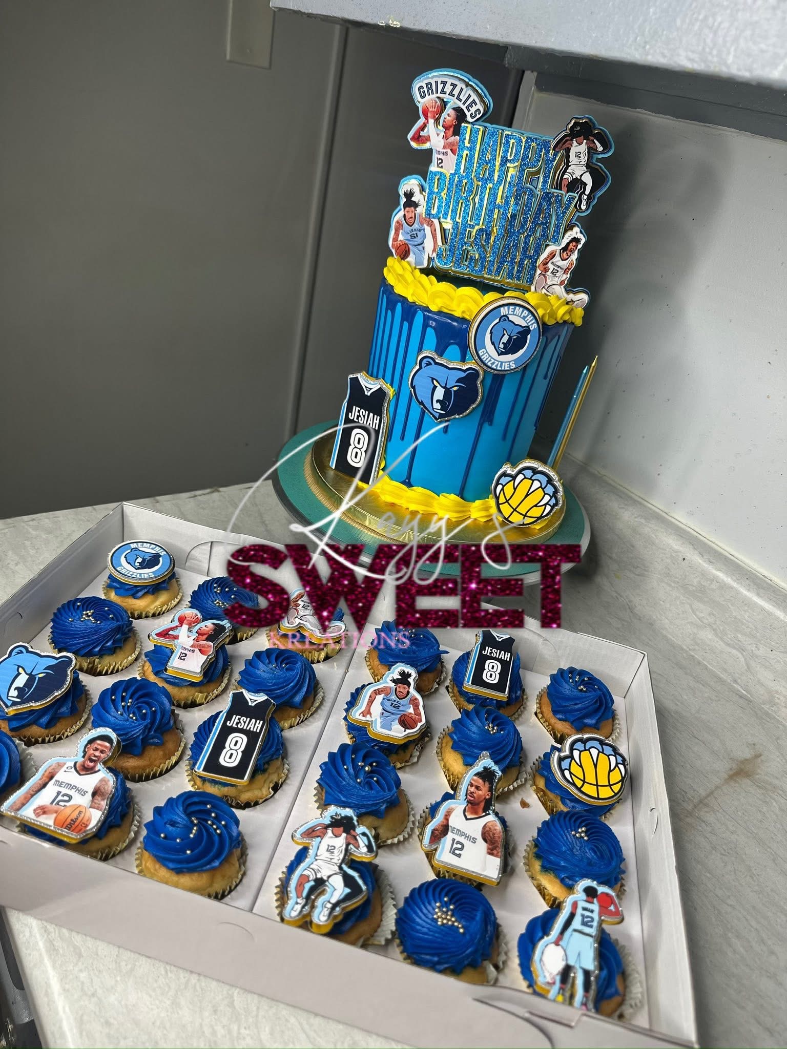Cake With Cupcakes 