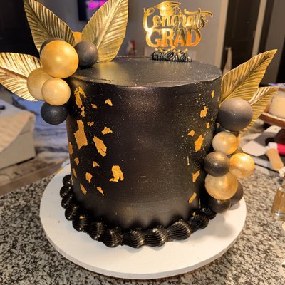 10” Cake (round or heart shape) 