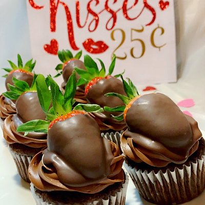 1/2 Dozen Chocolate Covered Strawberry Cupcakes 