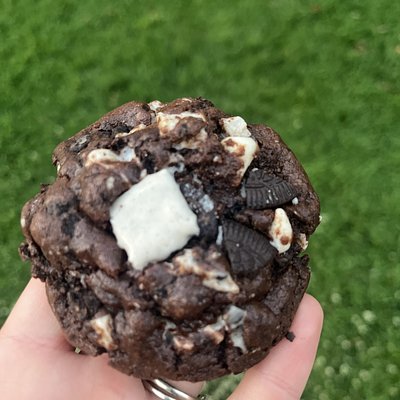 Chocolate Cookies and Cream Cookie (LARGE)