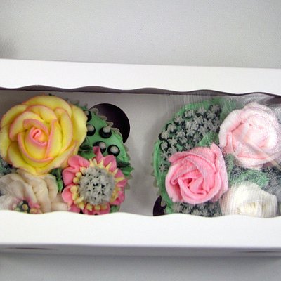 2 Boxed Jumbo Cupcakes 🌺🌹