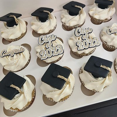 Graduation Sale cupcakes 