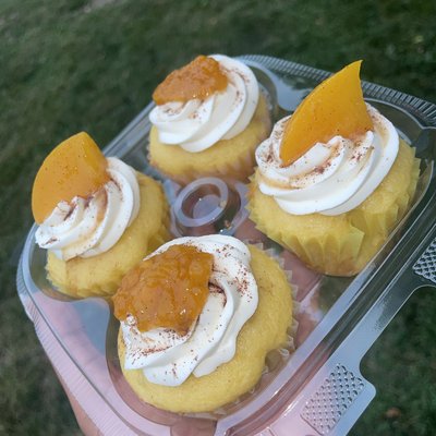 Peach Cobbler Cupcakes 