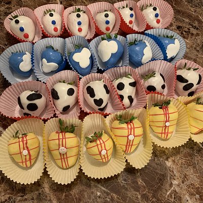 12ct Themed Chocolate Covered Strawberries 