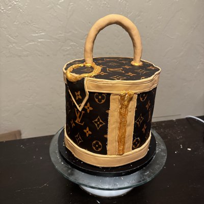 LV Purse Cake 