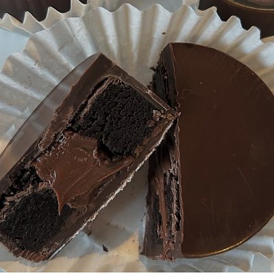 Nutella Filled Chocolate Kensley Kakes
