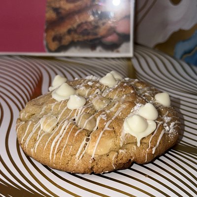 White Chocolate Macadamia Cookie