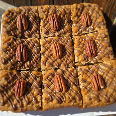 Turtle Maple Pecan Blondies 