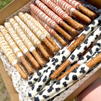 Custom Dipped Pretzel Rods
